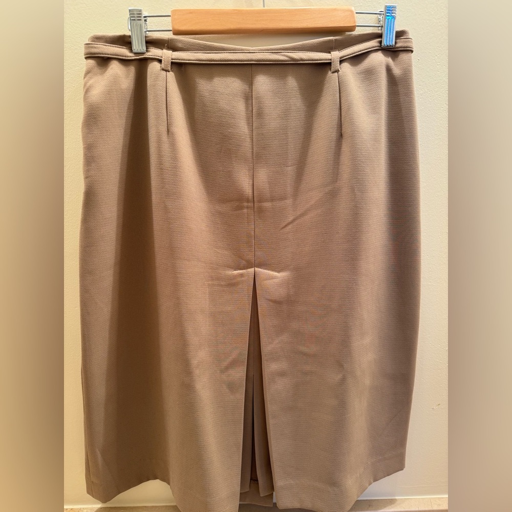 Sag Harbor Khaki skirt size 12